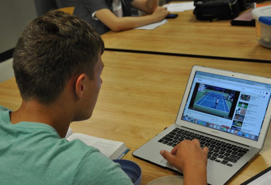 Fairview Faculty Prepare to Transition to Online School Methods